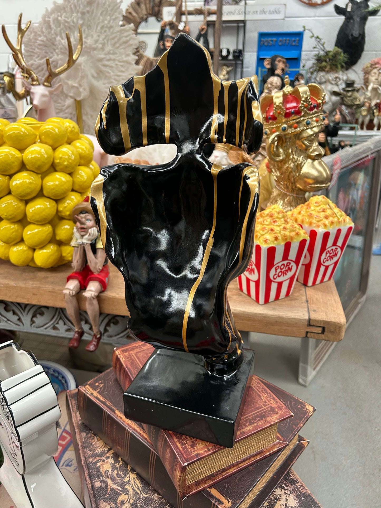 Stunning Black and Gold Splashed Painted Face Sculpture – Contemporary Artistic Decor