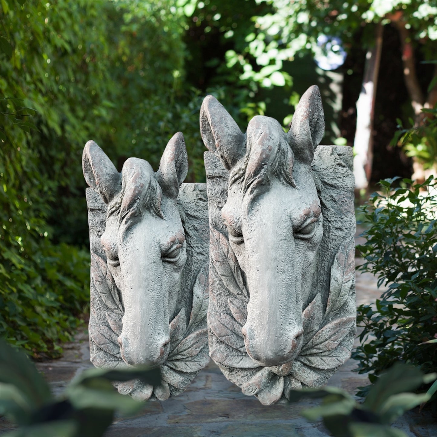 Wall-Mounted Stone-Look Horse Head - Elegant Horse Sculpture for Home Décor