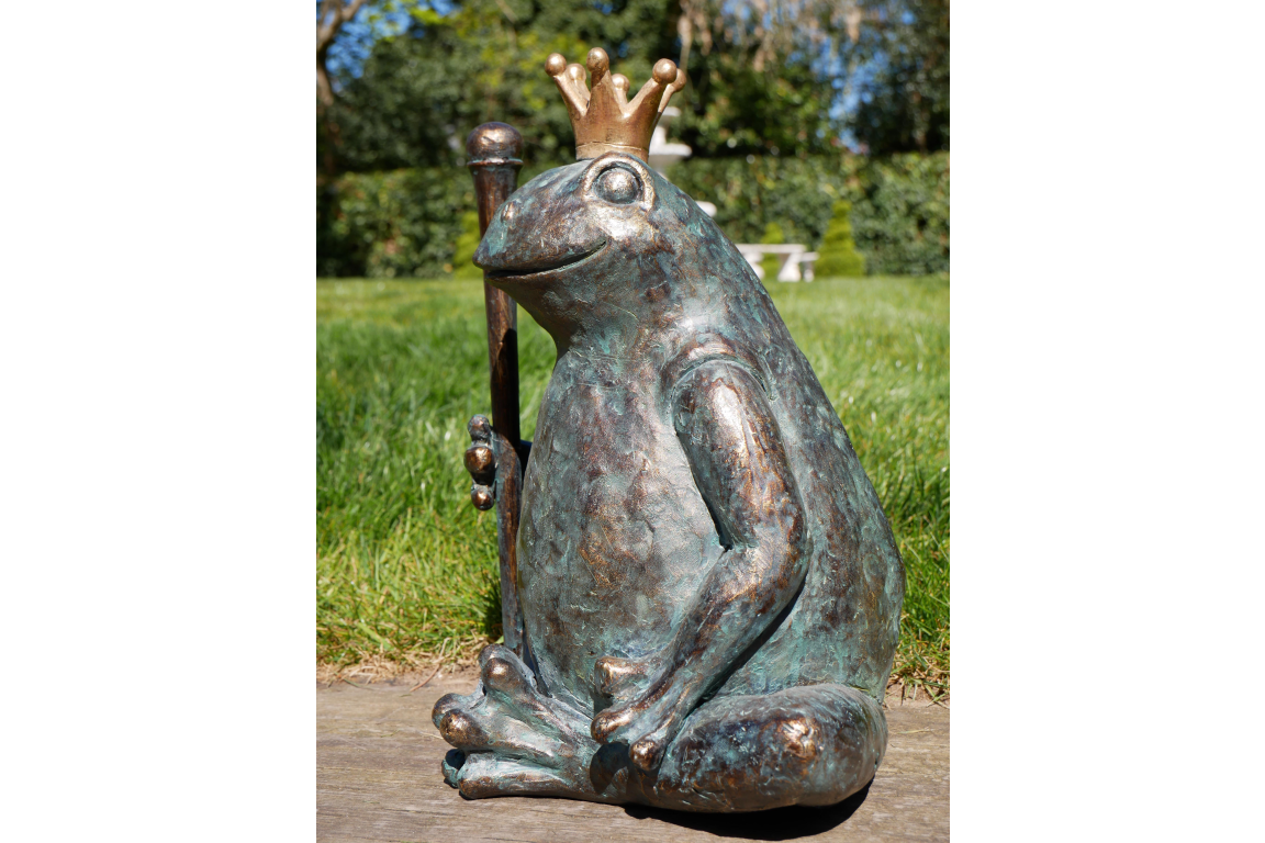 King Frog Resin Ornament - Indoor/Outdoor Decor | Sign of the times Stoke