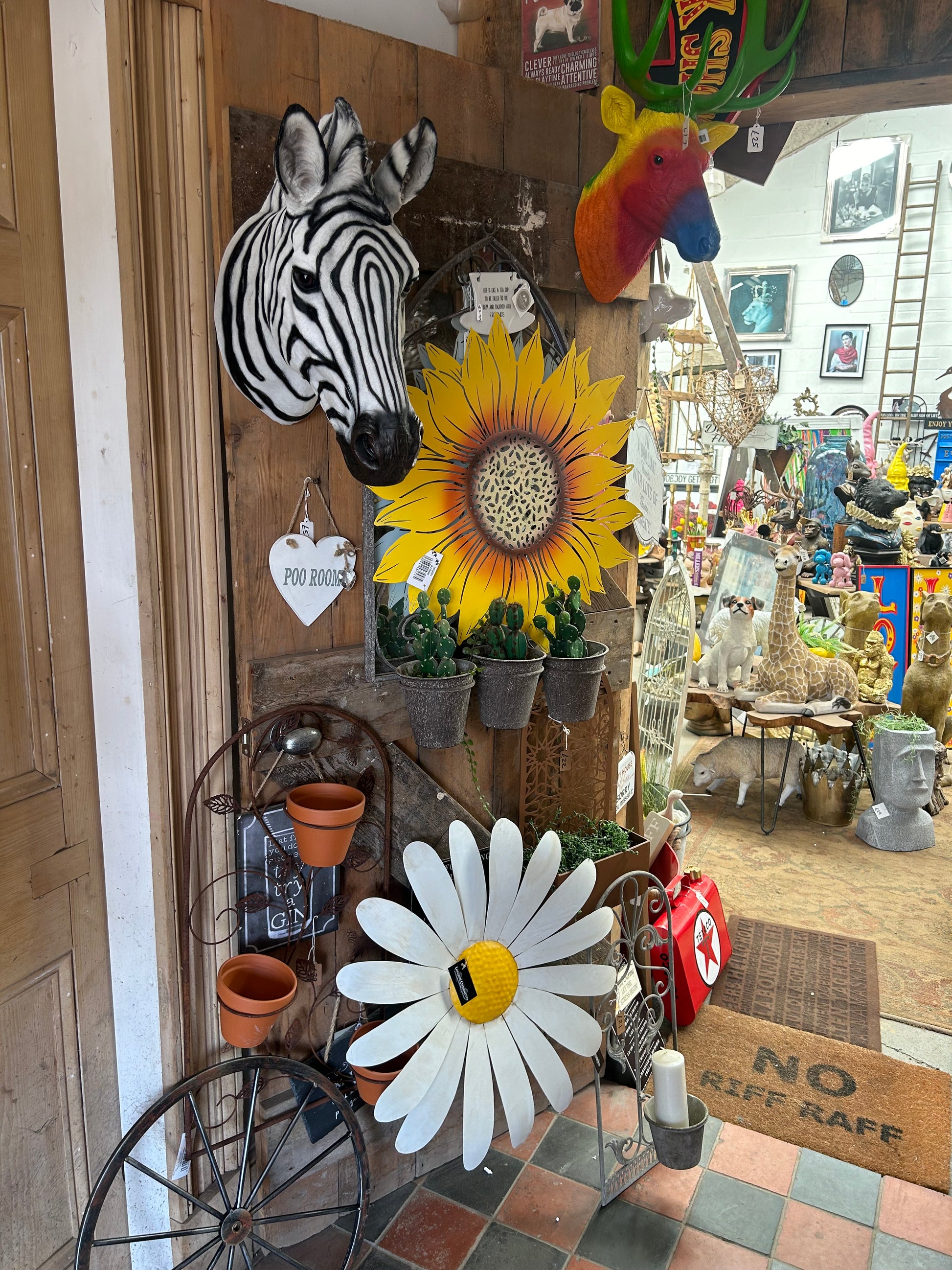 Daisy Metal Wall Art - Striking Indoor/Outdoor Decor | Sign of the times Stoke