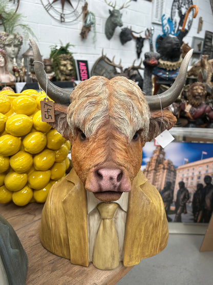 Highland  Cow Bust Sculpture – Rustic Farm-Inspired Animal Decor