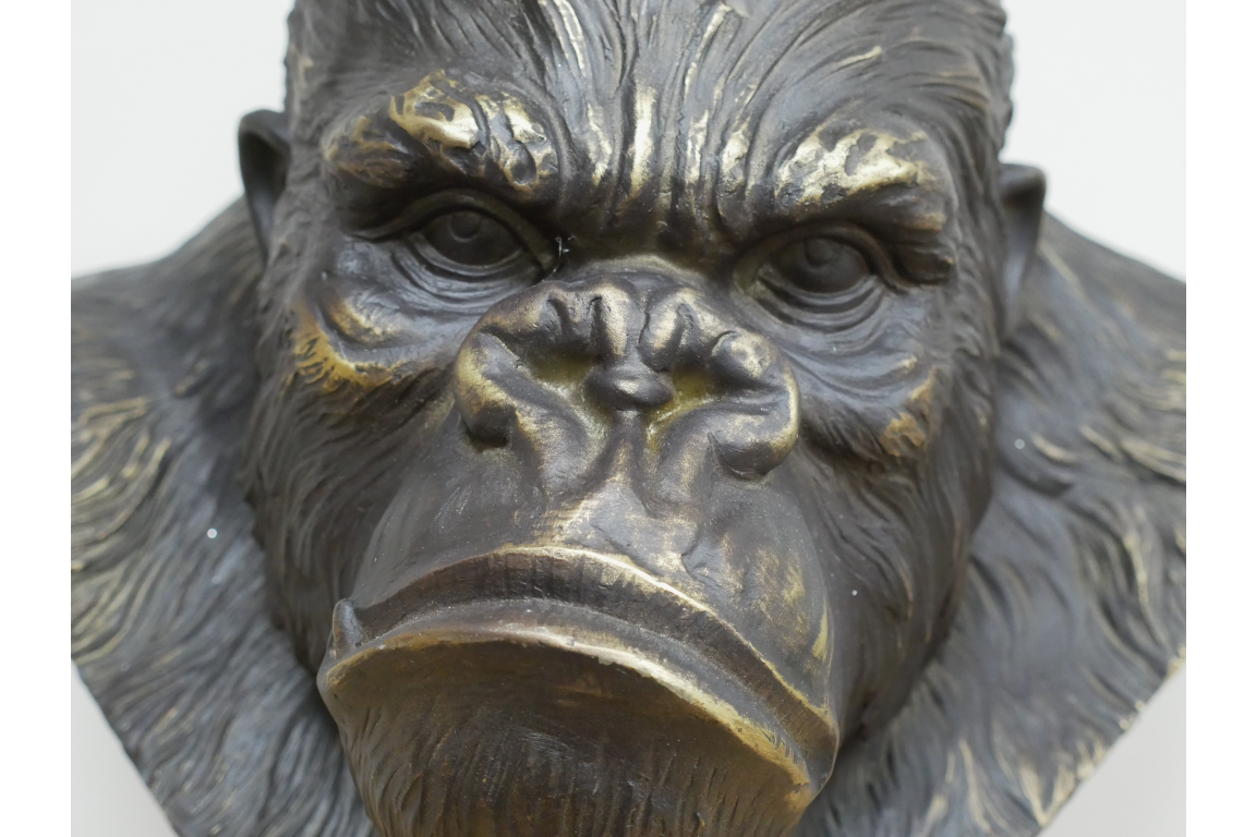 Gorilla Bust Sculpture – Striking Artistic Home Decor