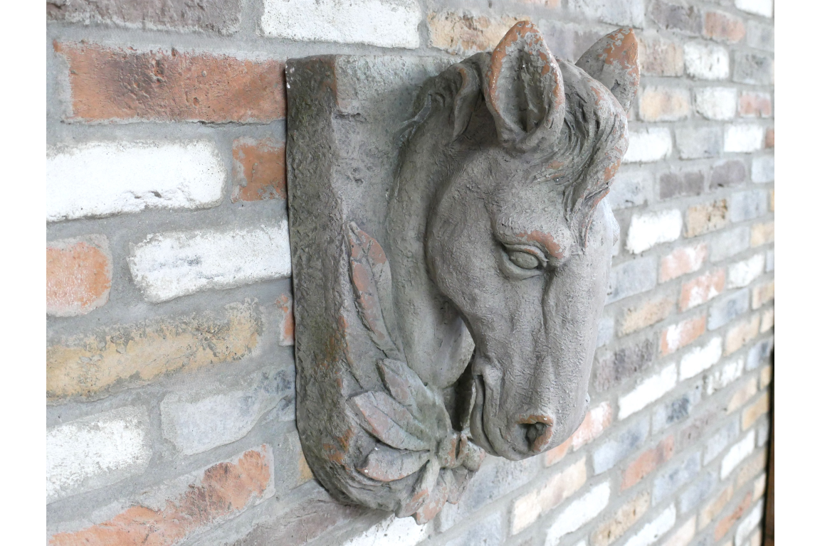 Wall-Mounted Stone-Look Horse Head - Elegant Horse Sculpture for Home Décor