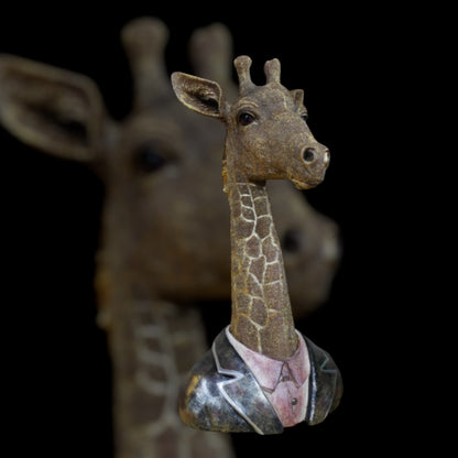 Detailed Resin Giraffe Bust – Elegant Free-Standing Sculpture