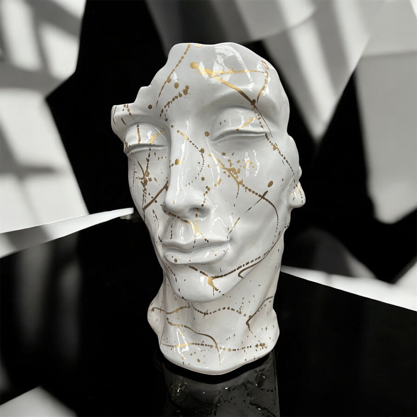 White & Gold Splash Face Sculpture – Modern Artistic Head Statue