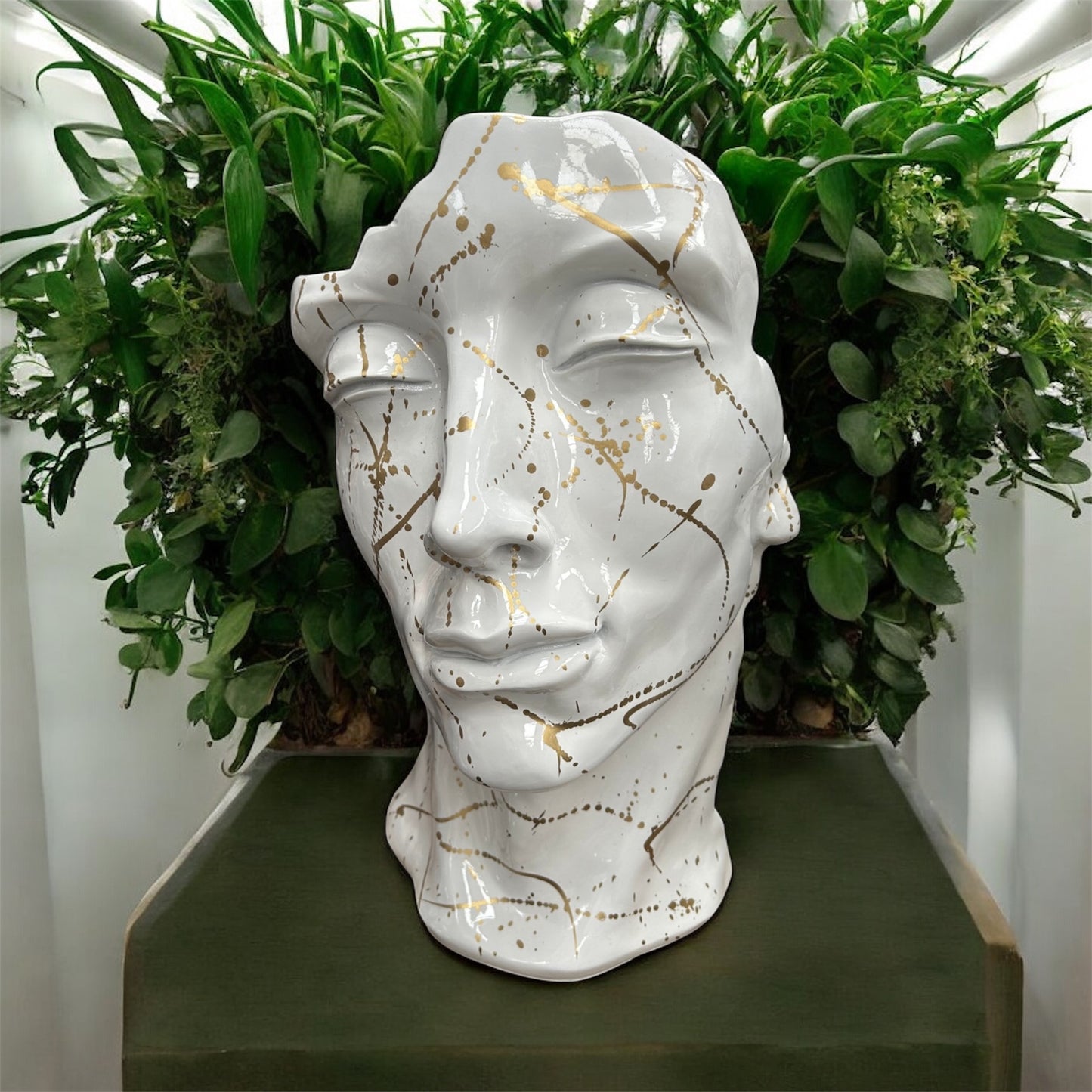 White & Gold Splash Face Sculpture – Modern Artistic Head Statue