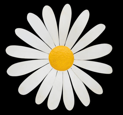 Daisy Metal Wall Art - Striking Indoor/Outdoor Decor