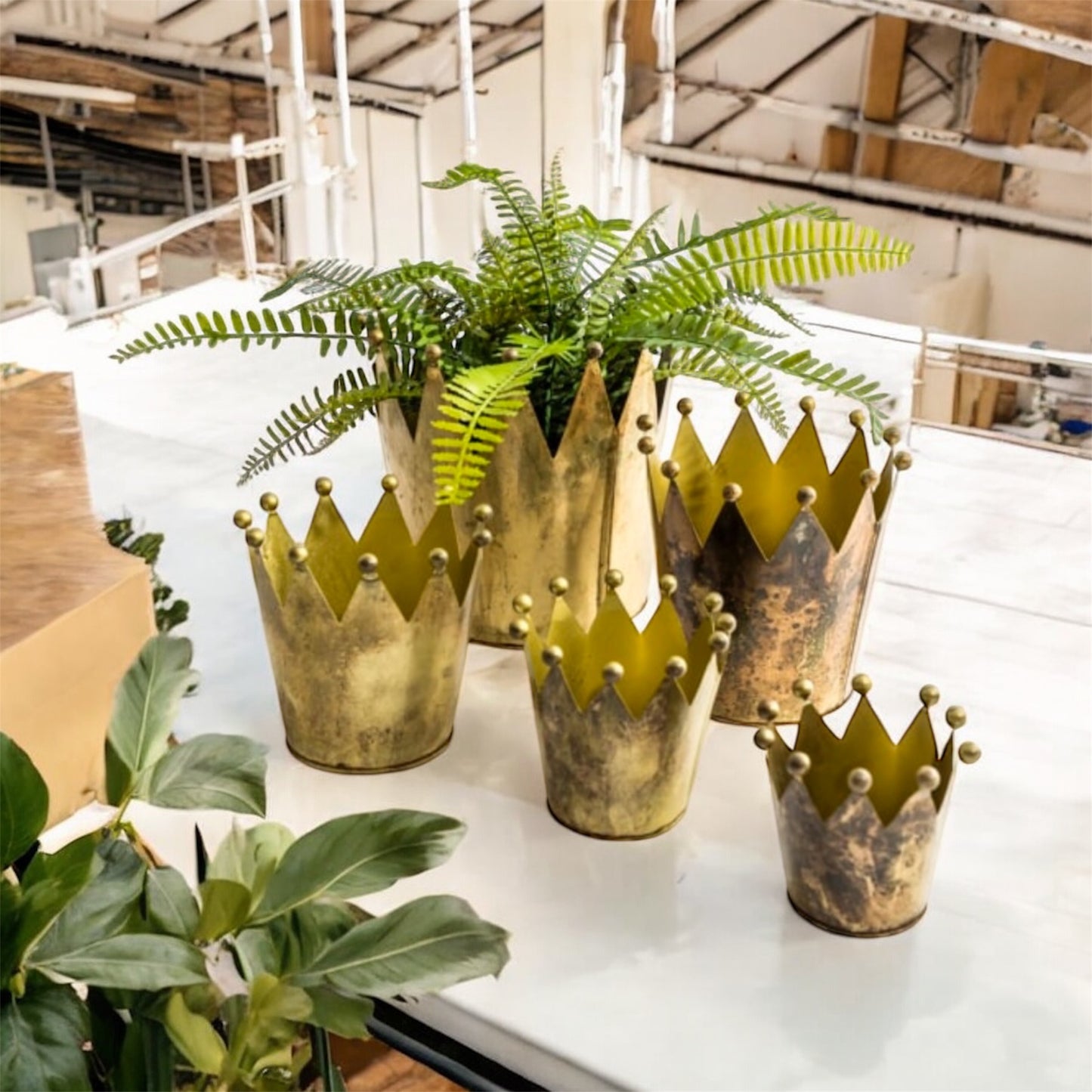 Set of 5 Antique Gold Metal Crown Planters – Elegant Indoor & Outdoor Décor
