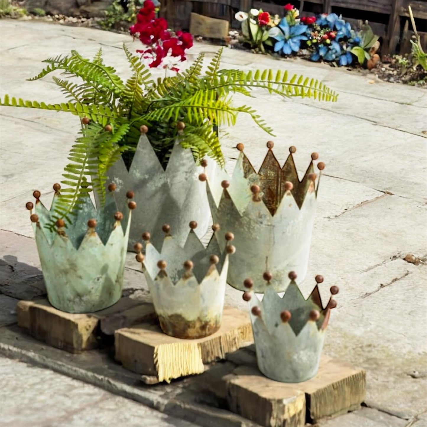 Set of 5 Oxidised-Metal Effect Crown Planters – Regal Garden & Home Décor