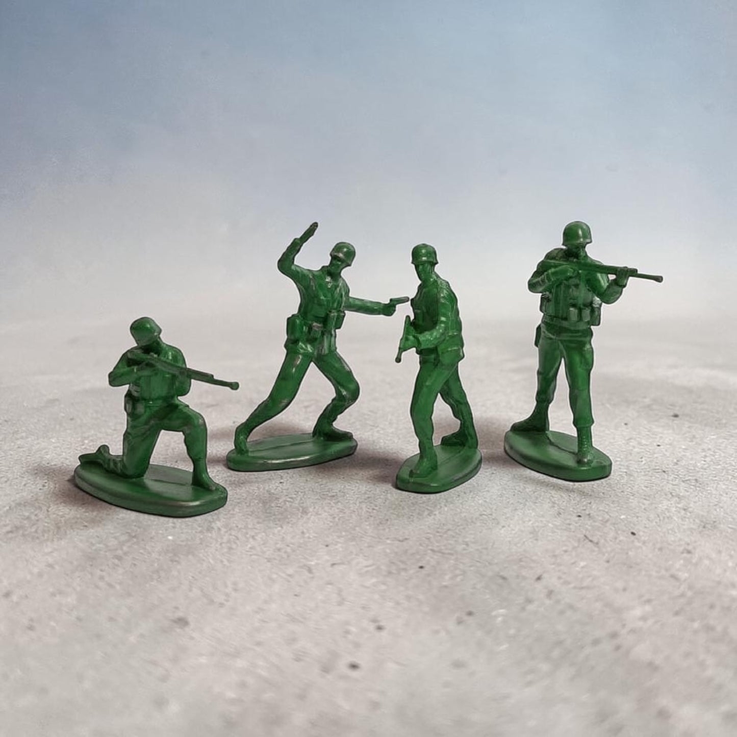 Classic Green Toy Soldiers (Set of 4) – Retro Decorative Figures