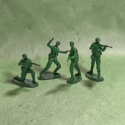 Classic Green Toy Soldiers (Set of 4) – Retro Decorative Figures